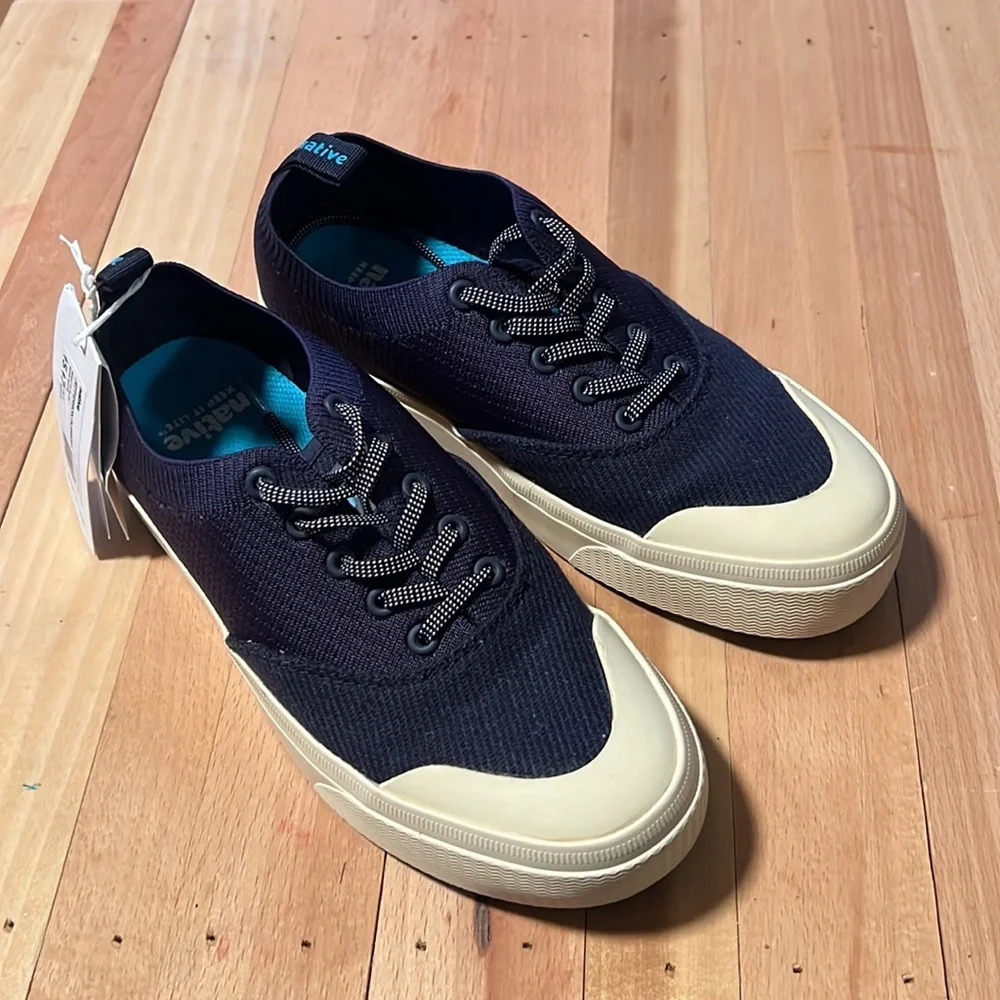 Native Unisex Jefferson Plimsoll . Size 4